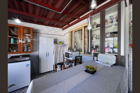 Casa à venda com 129m², 3 quartos e 2 vagas