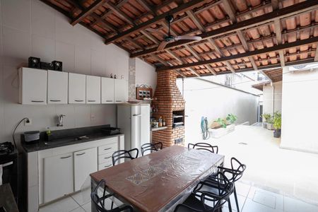 Casa à venda com 210m², 3 quartos e 2 vagas Casa à venda com 210m², 3 quartos e 2 vagasÁrea gourmet