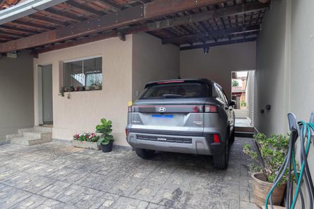 Casa à venda com 210m², 3 quartos e 2 vagas Casa à venda com 210m², 3 quartos e 2 vagasGaragem