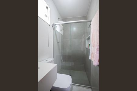 Casa à venda com 210m², 3 quartos e 2 vagas Casa à venda com 210m², 3 quartos e 2 vagasBanheiro da suíte