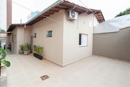 Casa à venda com 210m², 3 quartos e 2 vagas Casa à venda com 210m², 3 quartos e 2 vagasQuintal