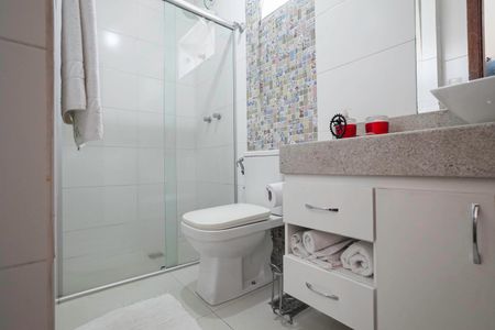 Casa à venda com 210m², 3 quartos e 2 vagas Casa à venda com 210m², 3 quartos e 2 vagasBanheiro social