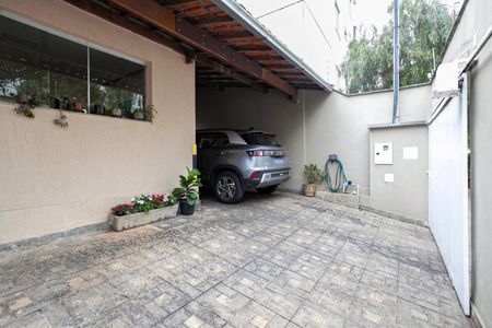Casa à venda com 210m², 3 quartos e 2 vagas Casa à venda com 210m², 3 quartos e 2 vagasFachada