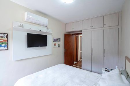 Casa à venda com 210m², 3 quartos e 2 vagas Casa à venda com 210m², 3 quartos e 2 vagasSuíte