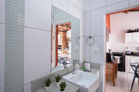 Casa à venda com 210m², 3 quartos e 2 vagas Casa à venda com 210m², 3 quartos e 2 vagasBanheiro