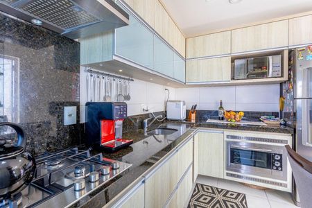 Cozinha de apartamento à venda com 3 quartos, 176m² em Rio Branco, Porto Alegre