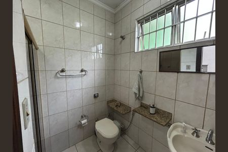 Casa à venda com 199m², 4 quartos e 2 vagas Casa à venda com 199m², 4 quartos e 2 vagasBanheiro 2
