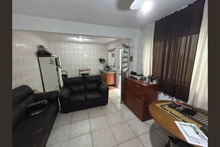 Casa à venda com 199m², 4 quartos e 2 vagas Casa à venda com 199m², 4 quartos e 2 vagasSala Casa 2