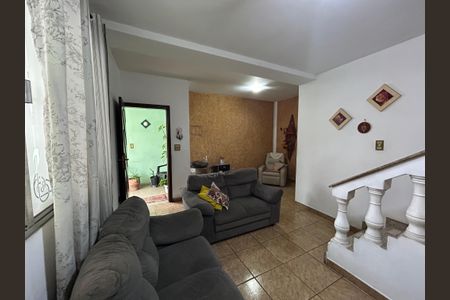 Casa à venda com 199m², 4 quartos e 2 vagas Casa à venda com 199m², 4 quartos e 2 vagasSala