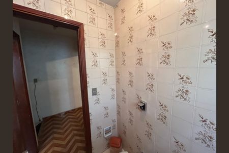 Casa à venda com 199m², 4 quartos e 2 vagas Casa à venda com 199m², 4 quartos e 2 vagasBanheiro 1 Casa 2