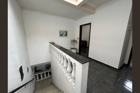 Casa à venda com 199m², 4 quartos e 2 vagas Casa à venda com 199m², 4 quartos e 2 vagasHall