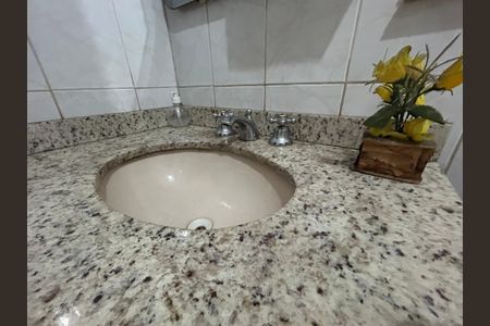 Casa à venda com 199m², 4 quartos e 2 vagas Casa à venda com 199m², 4 quartos e 2 vagasBanheiro 1