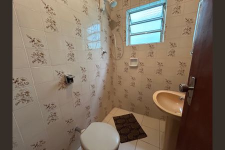 Casa à venda com 199m², 4 quartos e 2 vagas Casa à venda com 199m², 4 quartos e 2 vagasBanheiro 1 Casa 2