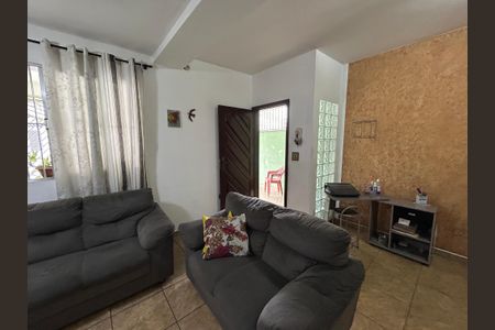 Casa à venda com 199m², 4 quartos e 2 vagas Casa à venda com 199m², 4 quartos e 2 vagasSala