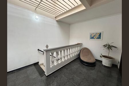 Casa à venda com 199m², 4 quartos e 2 vagas Casa à venda com 199m², 4 quartos e 2 vagasHall