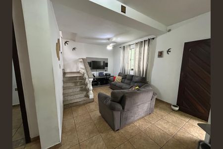 Casa à venda com 199m², 4 quartos e 2 vagas Casa à venda com 199m², 4 quartos e 2 vagasSala