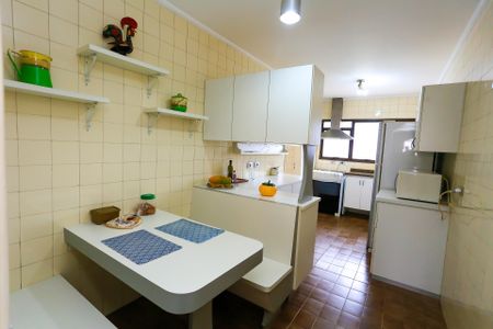 Apartamento à venda com 166m², 4 quartos e 3 vagas Apartamento à venda com 166m², 4 quartos e 3 vagascopa cozinha