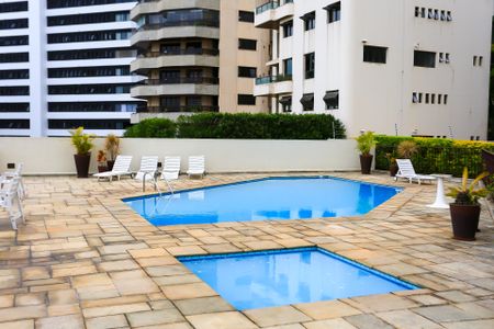 Apartamento à venda com 166m², 4 quartos e 3 vagas Apartamento à venda com 166m², 4 quartos e 3 vagasPiscina