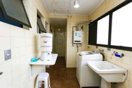 Apartamento à venda com 166m², 4 quartos e 3 vagas Apartamento à venda com 166m², 4 quartos e 3 vagasÁrea de Serviço