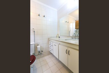 Apartamento à venda com 166m², 4 quartos e 3 vagas Apartamento à venda com 166m², 4 quartos e 3 vagasBanheiro da Suíte 1