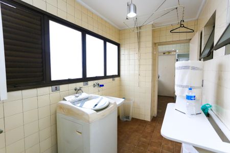Apartamento à venda com 166m², 4 quartos e 3 vagas Apartamento à venda com 166m², 4 quartos e 3 vagasÁrea de Serviço