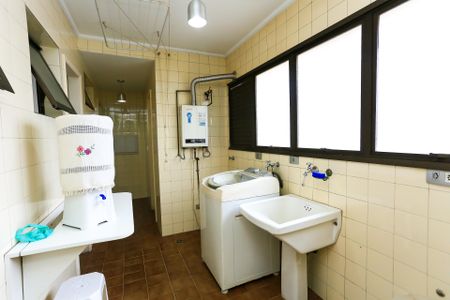 Apartamento à venda com 166m², 4 quartos e 3 vagas Apartamento à venda com 166m², 4 quartos e 3 vagasÁrea de Serviço