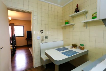 Apartamento à venda com 166m², 4 quartos e 3 vagas Apartamento à venda com 166m², 4 quartos e 3 vagascopa cozinha