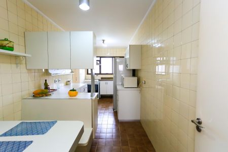 Apartamento à venda com 166m², 4 quartos e 3 vagas Apartamento à venda com 166m², 4 quartos e 3 vagascopa cozinha