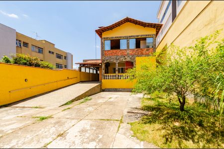 Casa à venda com 345m², 5 quartos e 6 vagasÁrea externa