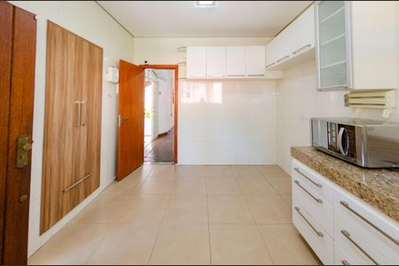 Casa à venda com 345m², 5 quartos e 6 vagasCozinha