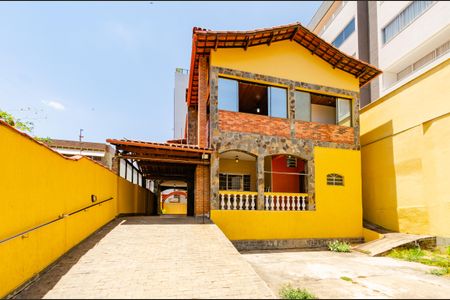 Casa à venda com 345m², 5 quartos e 6 vagasÁrea externa