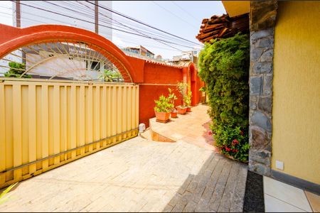 Casa à venda com 345m², 5 quartos e 6 vagasÁrea externa