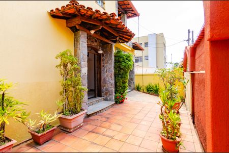 Casa à venda com 345m², 5 quartos e 6 vagasÁrea externa