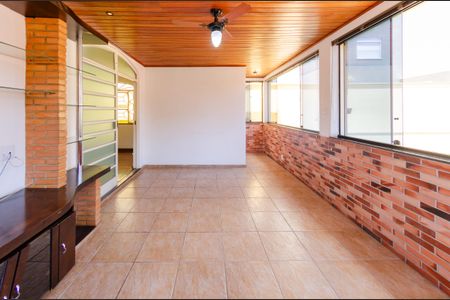 Casa à venda com 345m², 5 quartos e 6 vagasVaranda