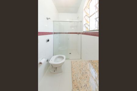 Casa à venda com 345m², 5 quartos e 6 vagasBanheiro suíte 1