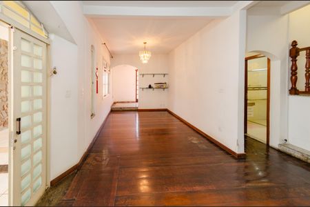 Casa à venda com 345m², 5 quartos e 6 vagasSala