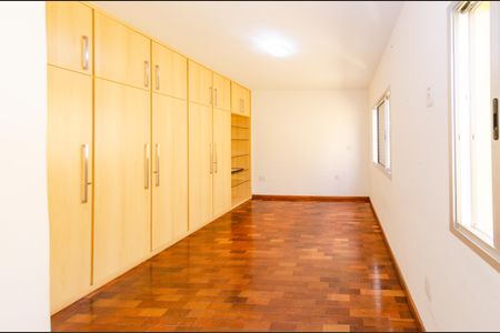 Casa à venda com 345m², 5 quartos e 6 vagasQuarto 2