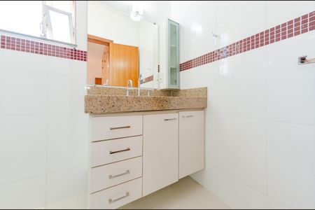 Casa à venda com 345m², 5 quartos e 6 vagasBanheiro suíte 1