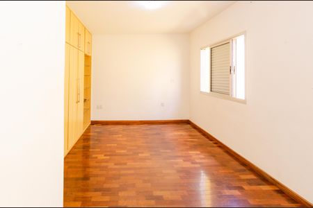 Casa à venda com 345m², 5 quartos e 6 vagasQuarto 2