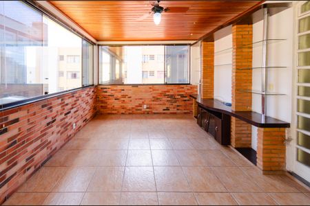 Casa à venda com 345m², 5 quartos e 6 vagasVaranda