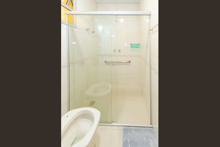 Casa à venda com 345m², 5 quartos e 6 vagasBanheiro suíte 2