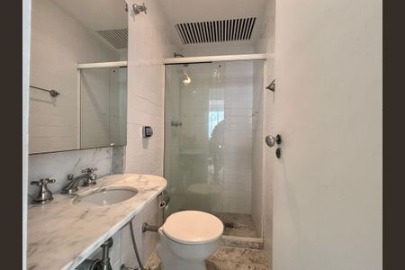 Apartamento à venda com 78m², 2 quartos e 2 vagas Apartamento à venda com 78m², 2 quartos e 2 vagasBanheiro social