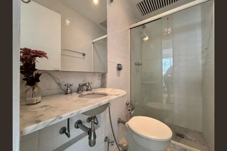 Apartamento à venda com 78m², 2 quartos e 2 vagas Apartamento à venda com 78m², 2 quartos e 2 vagasBanheiro social