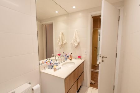 Apartamento para alugar com 93m², 2 quartos e 2 vagas Apartamento para alugar com 93m², 2 quartos e 2 vagasBanheiro da suíte