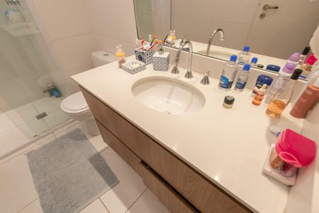 Apartamento para alugar com 93m², 2 quartos e 2 vagas Apartamento para alugar com 93m², 2 quartos e 2 vagasBanheiro da suíte