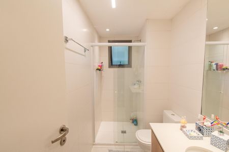 Apartamento para alugar com 93m², 2 quartos e 2 vagas Apartamento para alugar com 93m², 2 quartos e 2 vagasBanheiro da suíte