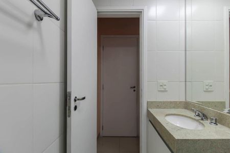 Apartamento à venda com 96m², 2 quartos e 2 vagas Apartamento à venda com 96m², 2 quartos e 2 vagasBanheiro da Suíte 1