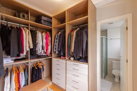 Apartamento para alugar com 290m², 2 quartos e 4 vagas Apartamento para alugar com 290m², 2 quartos e 4 vagasCloset da suíte 1