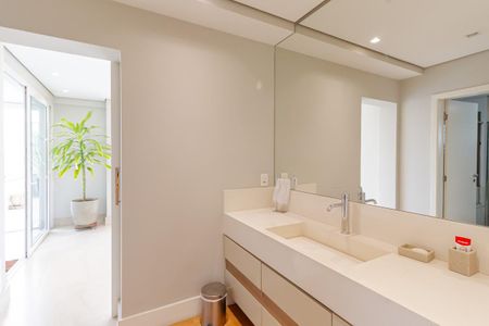 Apartamento para alugar com 290m², 2 quartos e 4 vagas Apartamento para alugar com 290m², 2 quartos e 4 vagasBanheiro