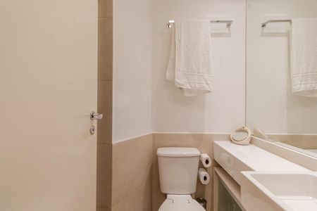 Apartamento para alugar com 290m², 2 quartos e 4 vagas Apartamento para alugar com 290m², 2 quartos e 4 vagasBanheiro da Suíte 2